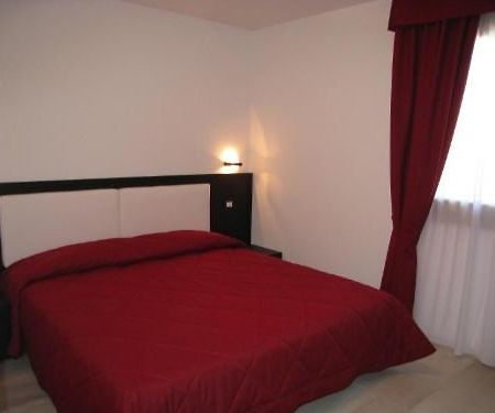 Sillia Appartamenti Pinzolo Habitación foto